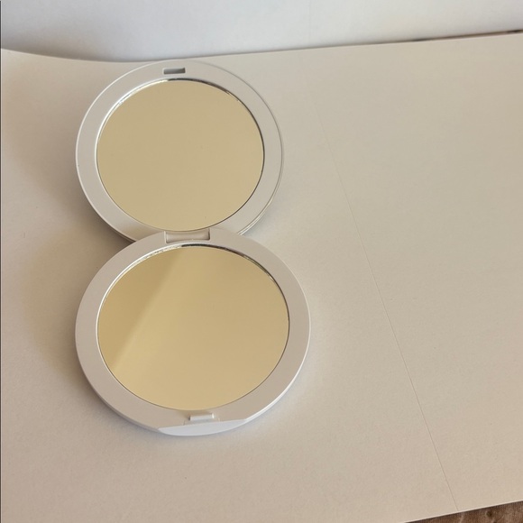 New without box Christian Dior white quilted compact mirror - Picture 3 of 3